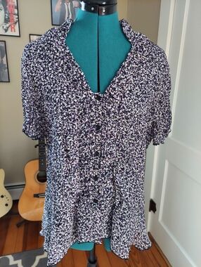 🔴3/$15 Bethany Print Button Front Ruffle Trim Blouse